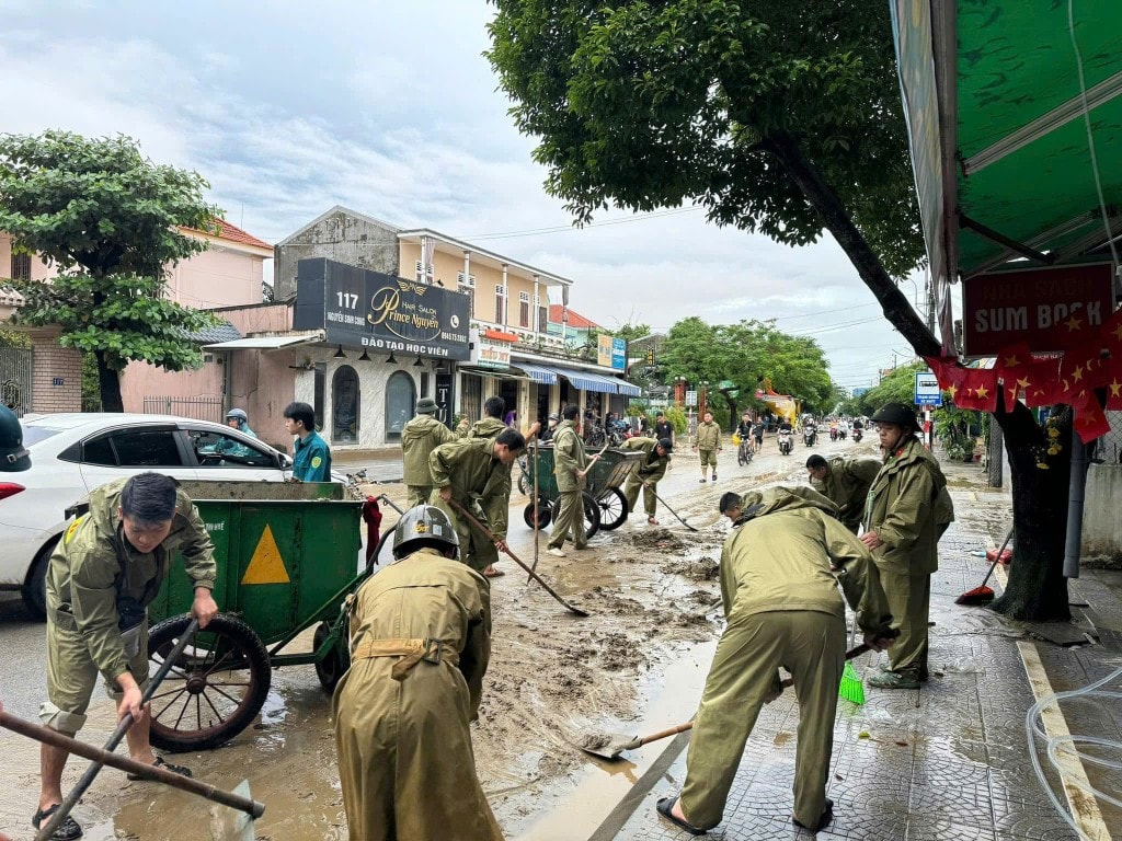 TP Huế huy động tối đa lực lượng, phương tiện và sự vào cuộc của toàn hệ thống chính trị để nhanh chóng phục hồi sau mưa lũ