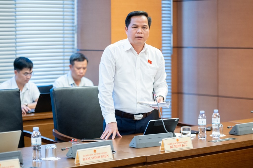 Đại biểu Bế Minh Đức - Đoàn ĐBQH tỉnh Cao Bằng phát biểu. Ảnh: Phạm Thắng