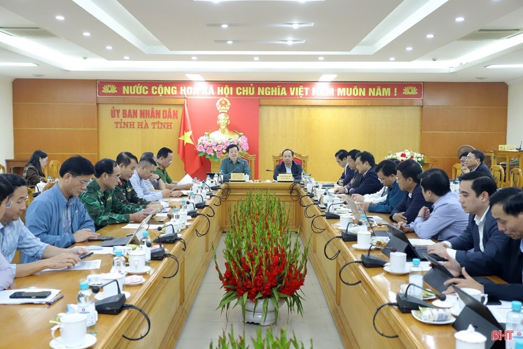 Phó Thủ tướng đề nghị Hà Tĩnh phải theo dõi chặt chẽ, cập nhật tình hình, thông tin kịp thời diễn biến thời tiết, mưa lũ để nhân dân chủ động trong mọi tình huống - Ảnh: Báo Hà Tĩnh