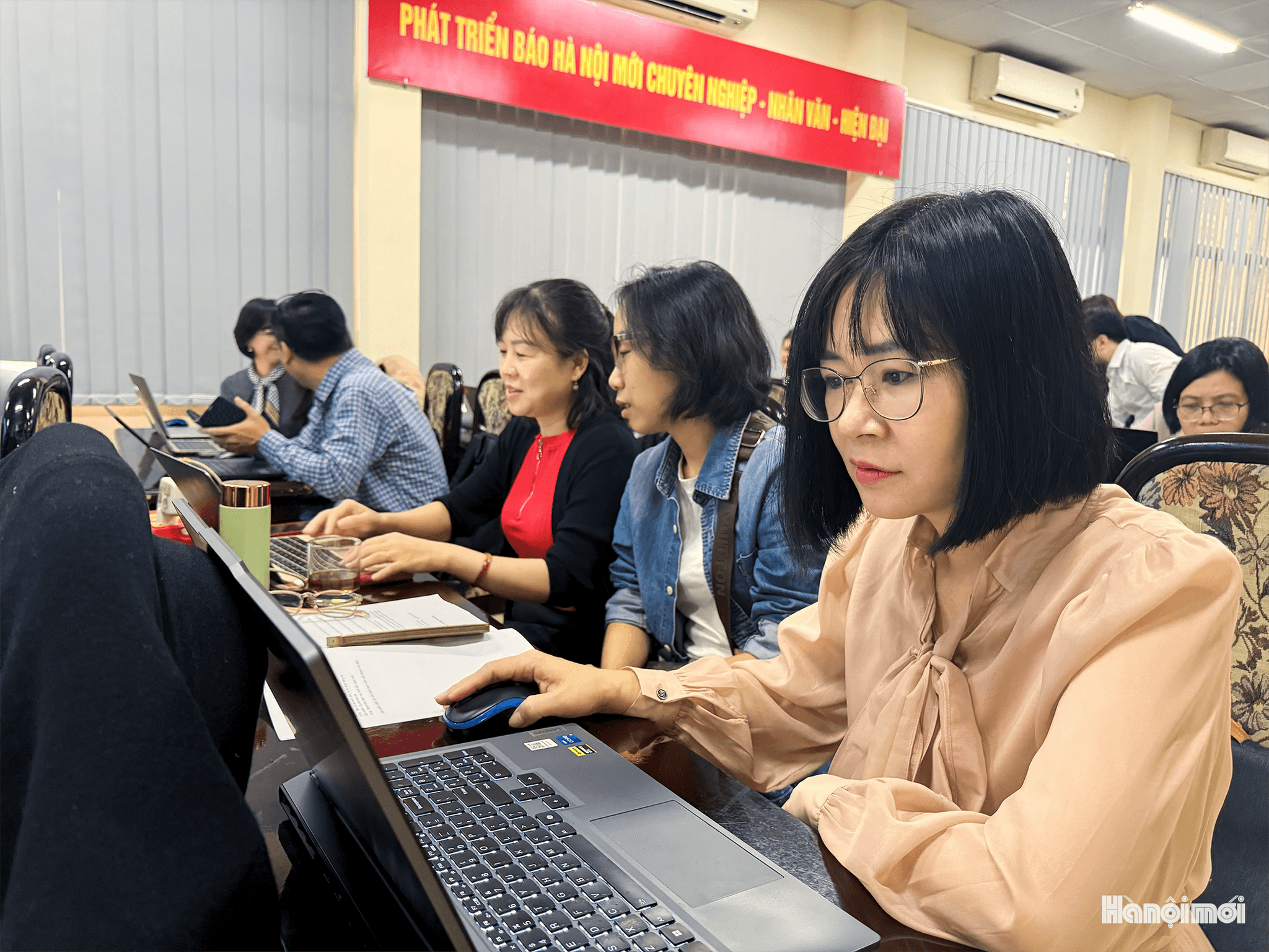 Các học viên tập trung cao độ trong buổi học.