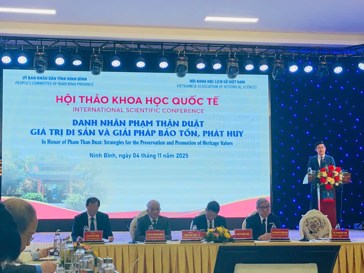 Na konferenci promluvil Dr. Pham Duc Anh, ředitel Institutu vietnamských studií a vědy. Foto: Bich Thao