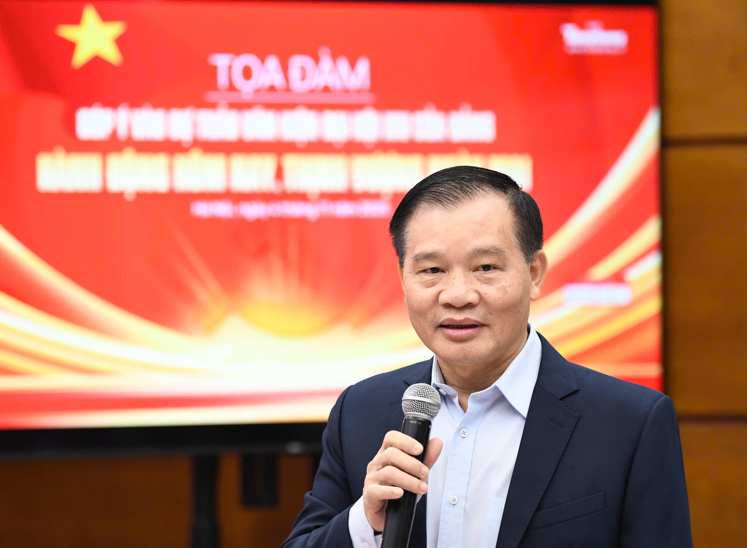 4-tien-si-bui-van-thach.jpg