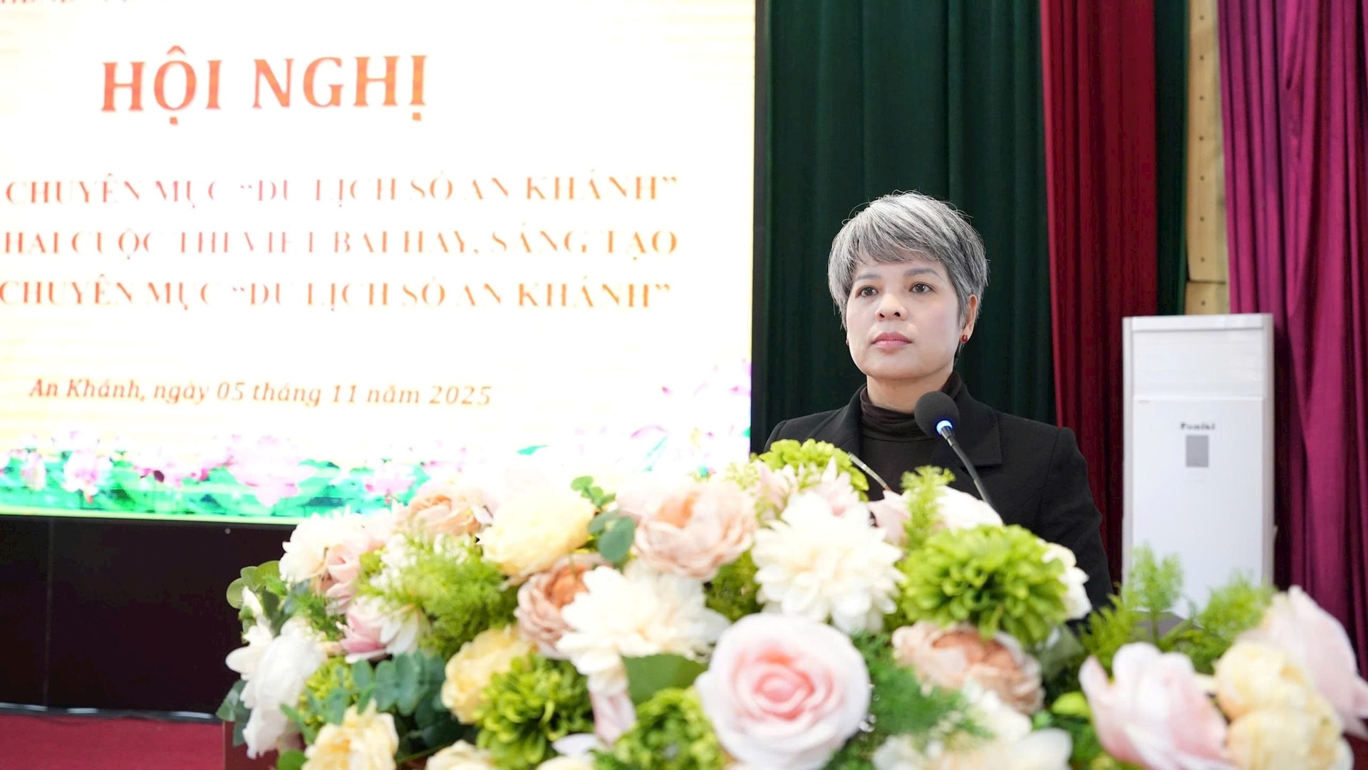 អនុប្រធានគណៈកម្មាធិការប្រជាជនឃុំ An Khanh លោក Bui Thu Huong ថ្លែងមតិ។ រូបថត៖ អាញ់ឌឿង