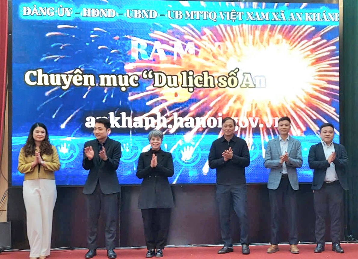 ថ្នាក់​ដឹក​នាំ​ឃុំ An Khanh ធ្វើ​ពិធី​សម្ពោធ​ជួរ​ឈរ​ឈ្មោះ 