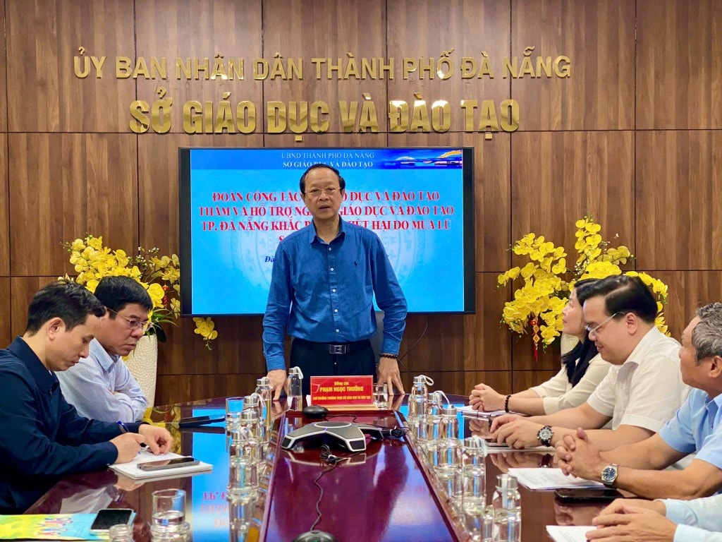 Thứ trưởng Thường trực Phạm Ngọc Thưởng trao đổi tại buổi làm việc với Sở GDĐT thành phố Đà Nẵng