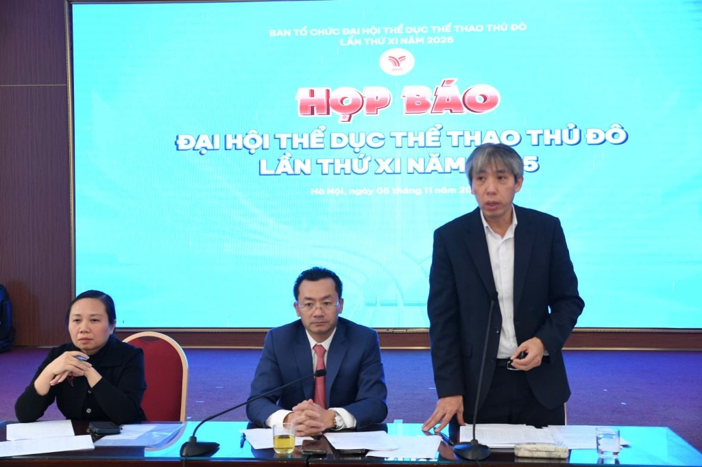 Đồng chí Đào Quốc Thắng - Trưởng phòng Quản lý Thể dục Thể thao (Sở Văn hóa và Thể thao Hà Nội) giải đáp các câu hỏi tại buổi họp báo