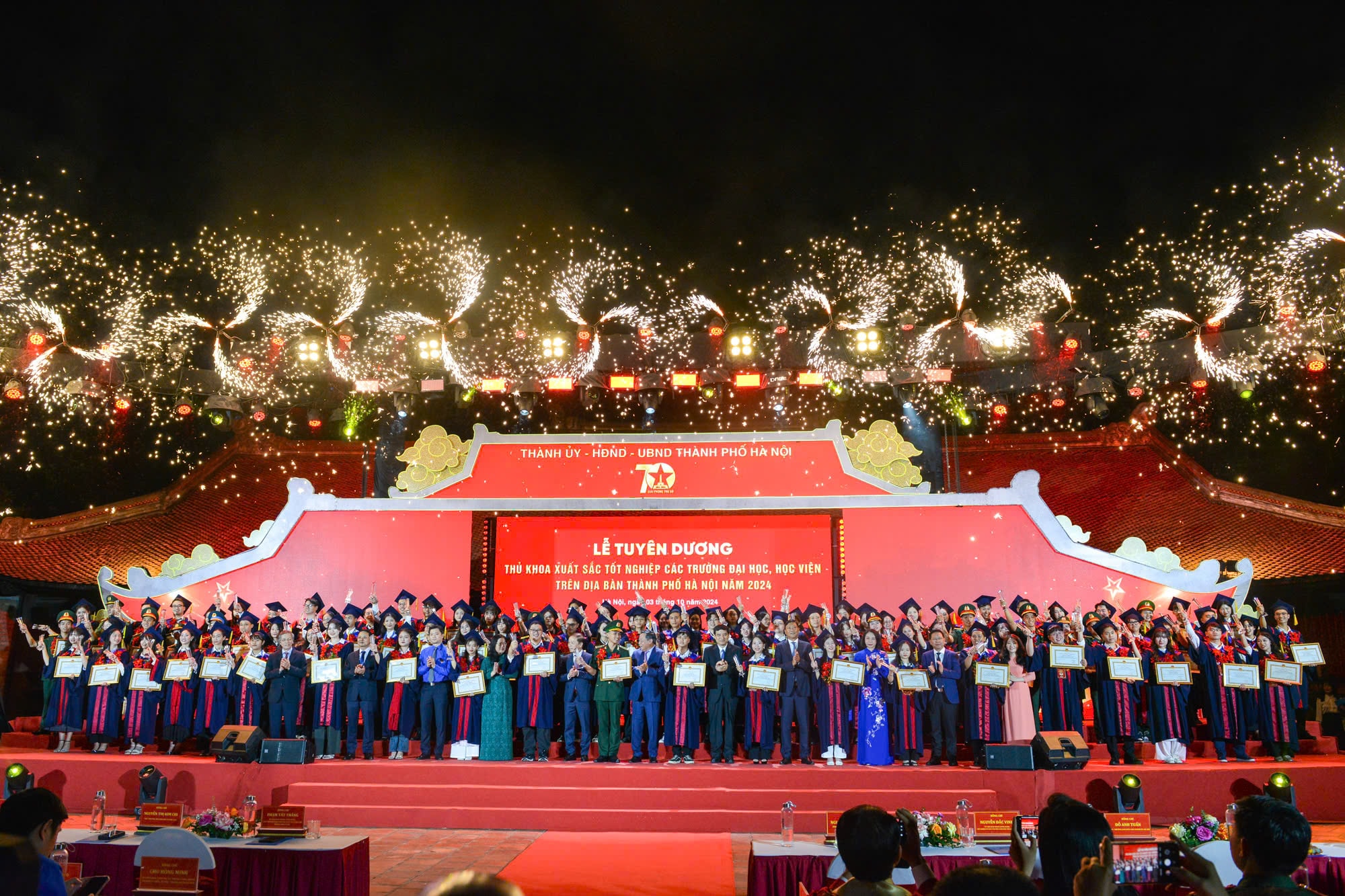 Chương trình tuyên dương thủ khoa xuất sắc tốt nghiệp năm 2025 diễn ra trong hai ngày 13 và 14 – 11. Ảnh: Bảo Lâm