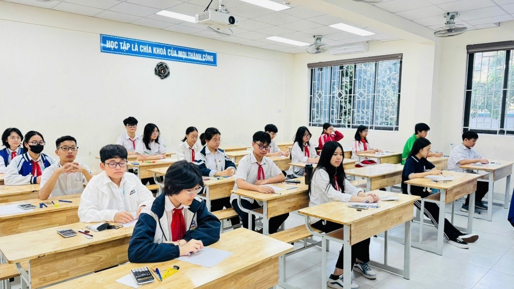 Học sinh quận Ba Đình tham dự kỳ thi chọn học sinh giỏi các môn văn hóa