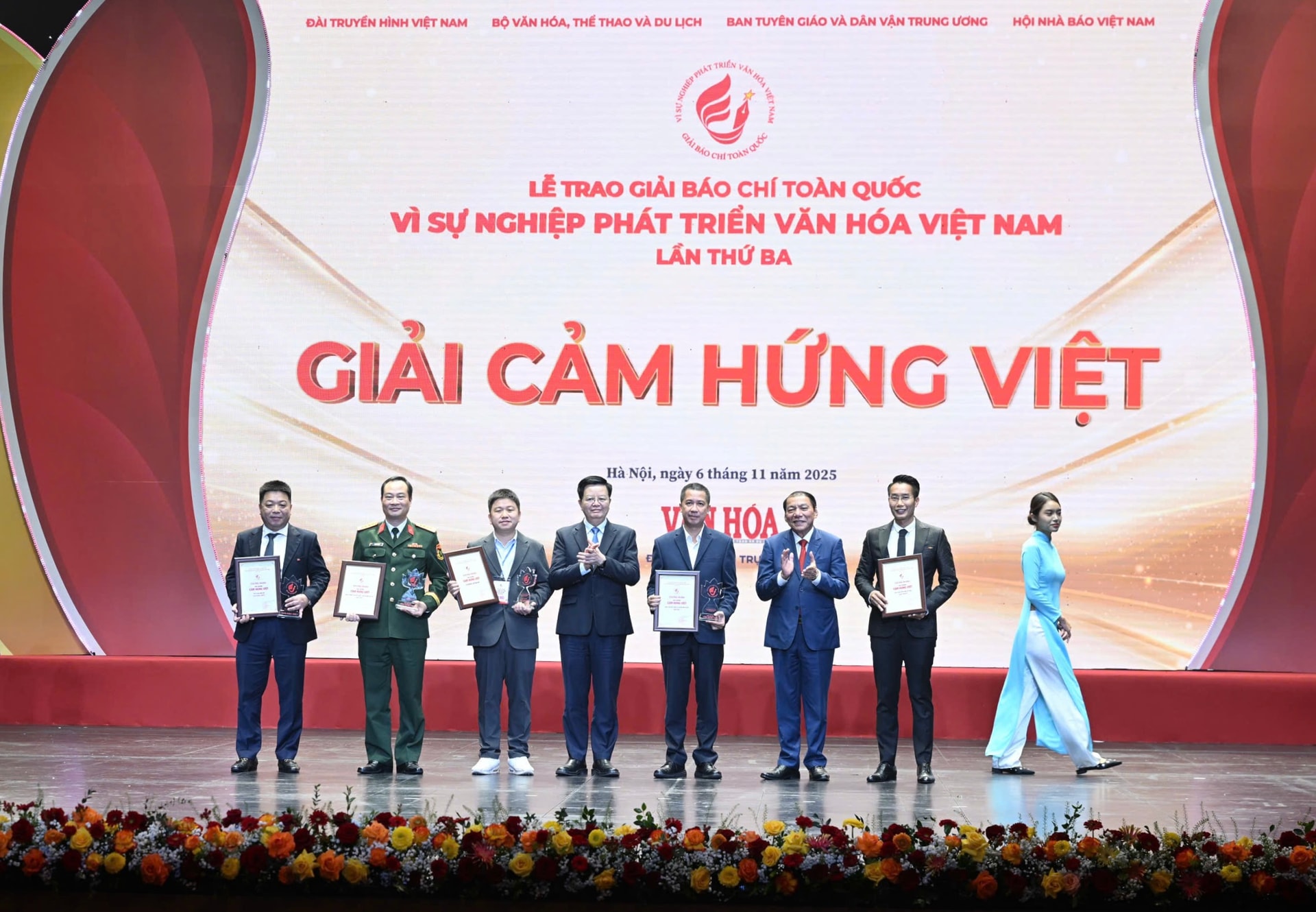 bc-van-hoa-giai-cam-hung-viet.jpeg