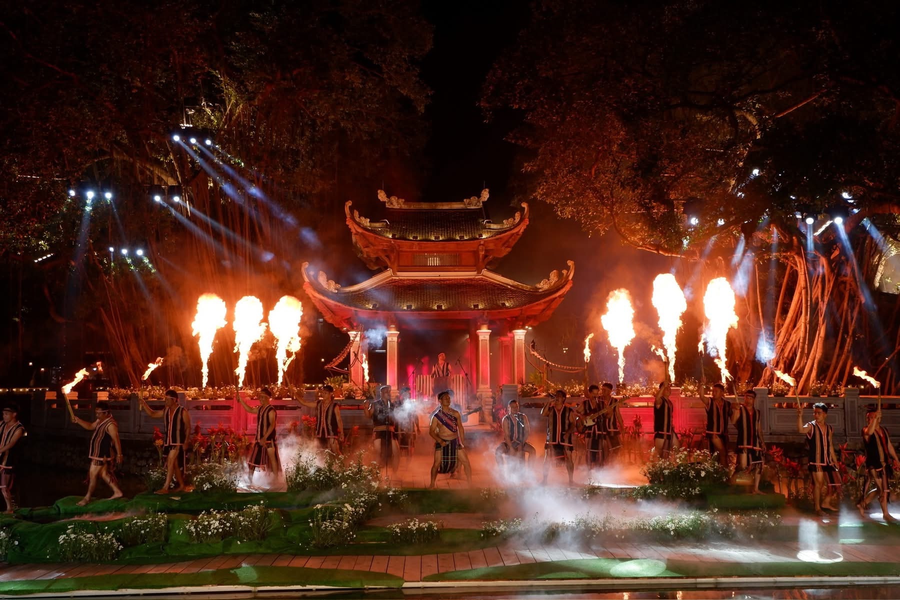 Durante o programa, o público apreciou diversas apresentações artísticas únicas, demonstrando a forte vitalidade da região das Terras Altas Centrais. Foto: V.M.