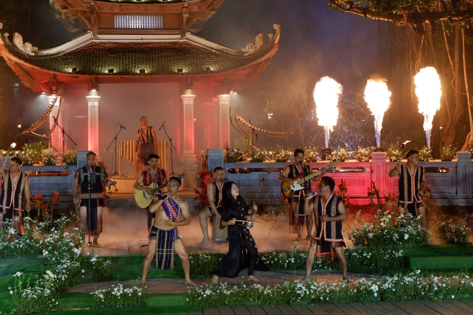 Interpretadas por Brice Liem e a Banda Moc Gia Lai, as duas canções ressoam como as chamas da cultura, do amor pela terra e pela floresta. Foto: V.M.