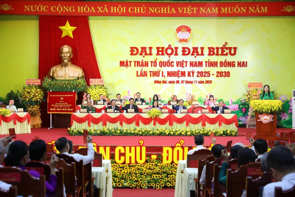 Tỉnh ủy viên, Phó Chủ tịch Ủy ban MTTQ Việt Nam tỉnh, Chủ tịch Hội Liên hiệp Phụ nữ Việt Nam tỉnh Đồng Nai Lê Thị Thanh Loan phát biểu tại đại hội