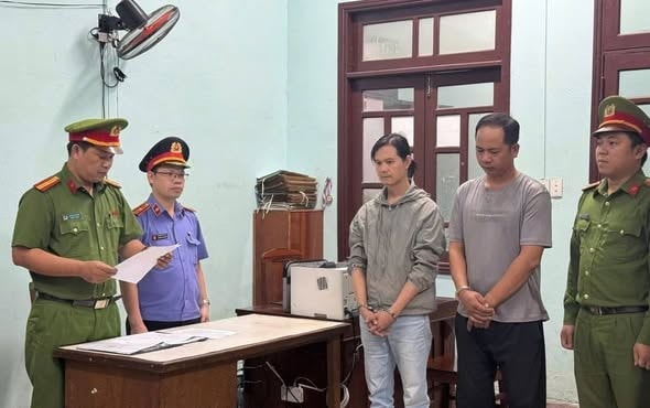 Hai đối tượng bị bắt giữ trong vụ hành hung tài xế xe công nghệ (Ảnh:  C.A Đà Nẵng)