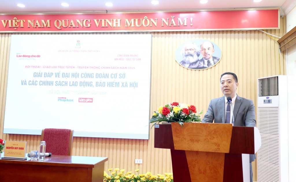 Đồng chí Nguyễn Văn Bình, Tổng biên tập Báo Lao động Thủ đô phát biểu khai mạc buổi Đối thoại, giao lưu