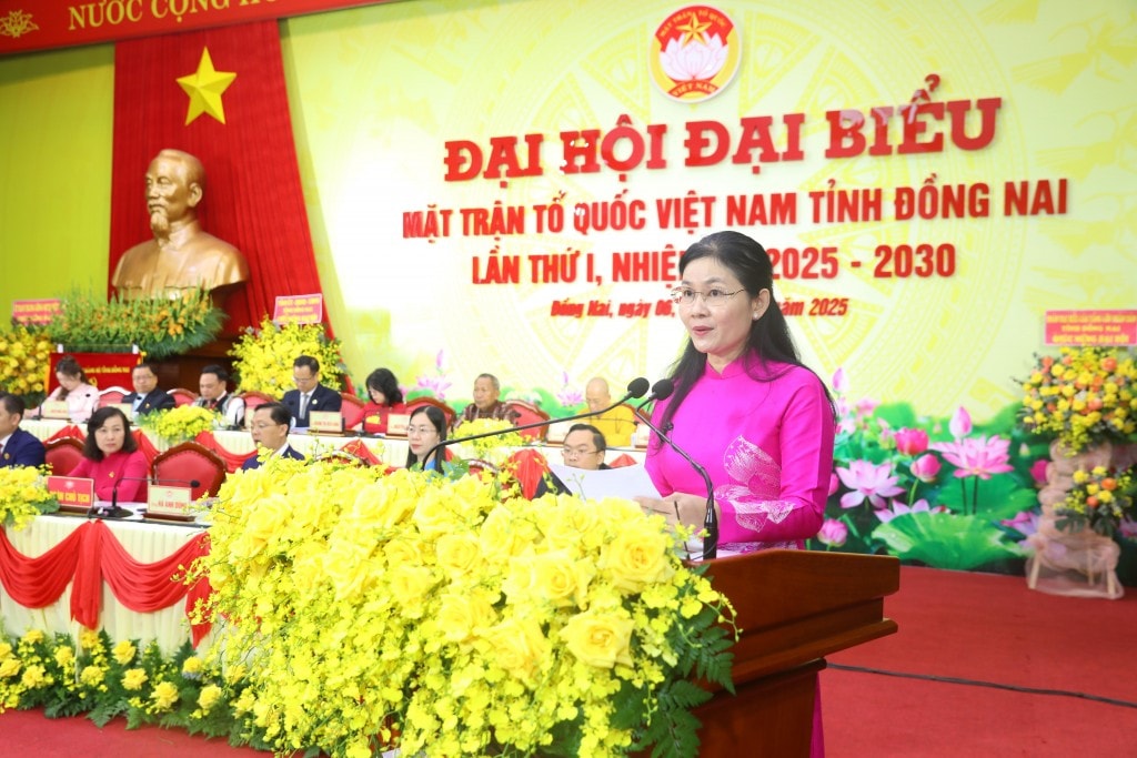 Đồng chí Tôn Ngọc Hạnh, Ủy viên dự khuyết Trung ương Đảng, Phó Bí thư Thường trực Tỉnh ủy, Chủ tịch HĐND tỉnh Đồng Nai phát biểu chỉ đạo tại đại hội