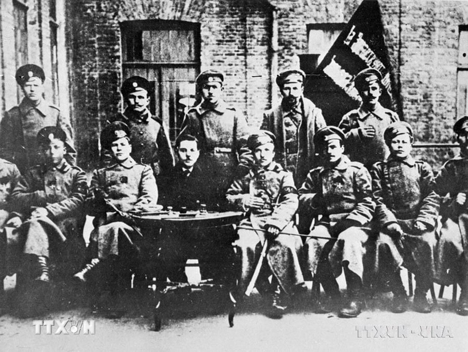 Những ủy viên đội võ trang của Hội đồng công nhân thành phố Lagan (1917). (Ảnh: TTXVN)