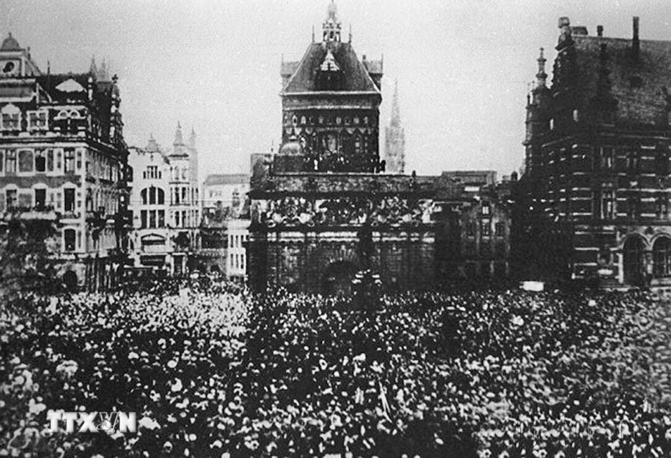 Cuộc nổi dậy vũ trang của công nhân, binh lính và thủy thủ tại thành phố Petrograd (7/11/1917). (Ảnh: Tư liệu TTXVN phát)