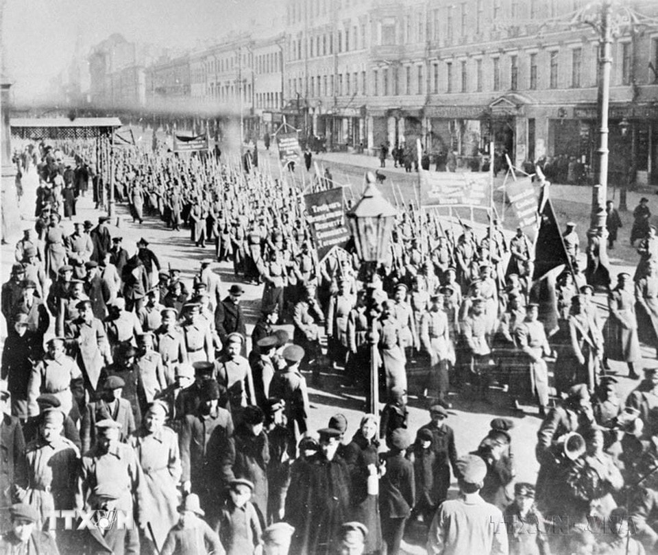 Biểu dương lực lượng của các đơn vị quân cách mạng bảo vệ Petrograd ngày 4/5/1917 (tức ngày 24/4 âm lịch). (Ảnh: TTXVN)