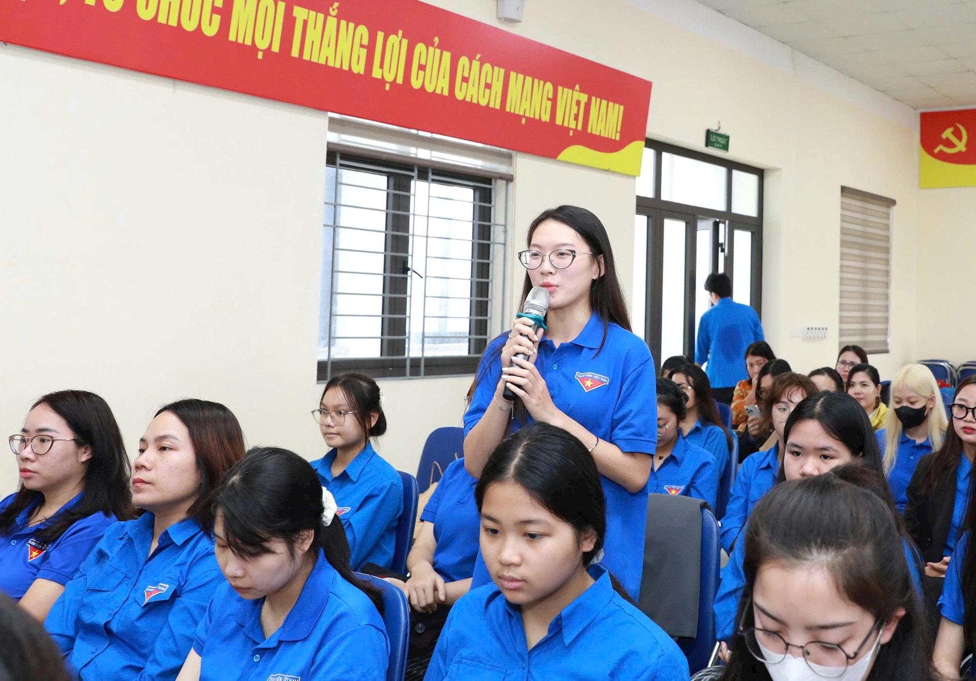 យុវជន​បាន​បញ្ចេញ​មតិ​នៅ​ក្នុង​កិច្ច​សន្ទនា។ រូបថត៖ PV