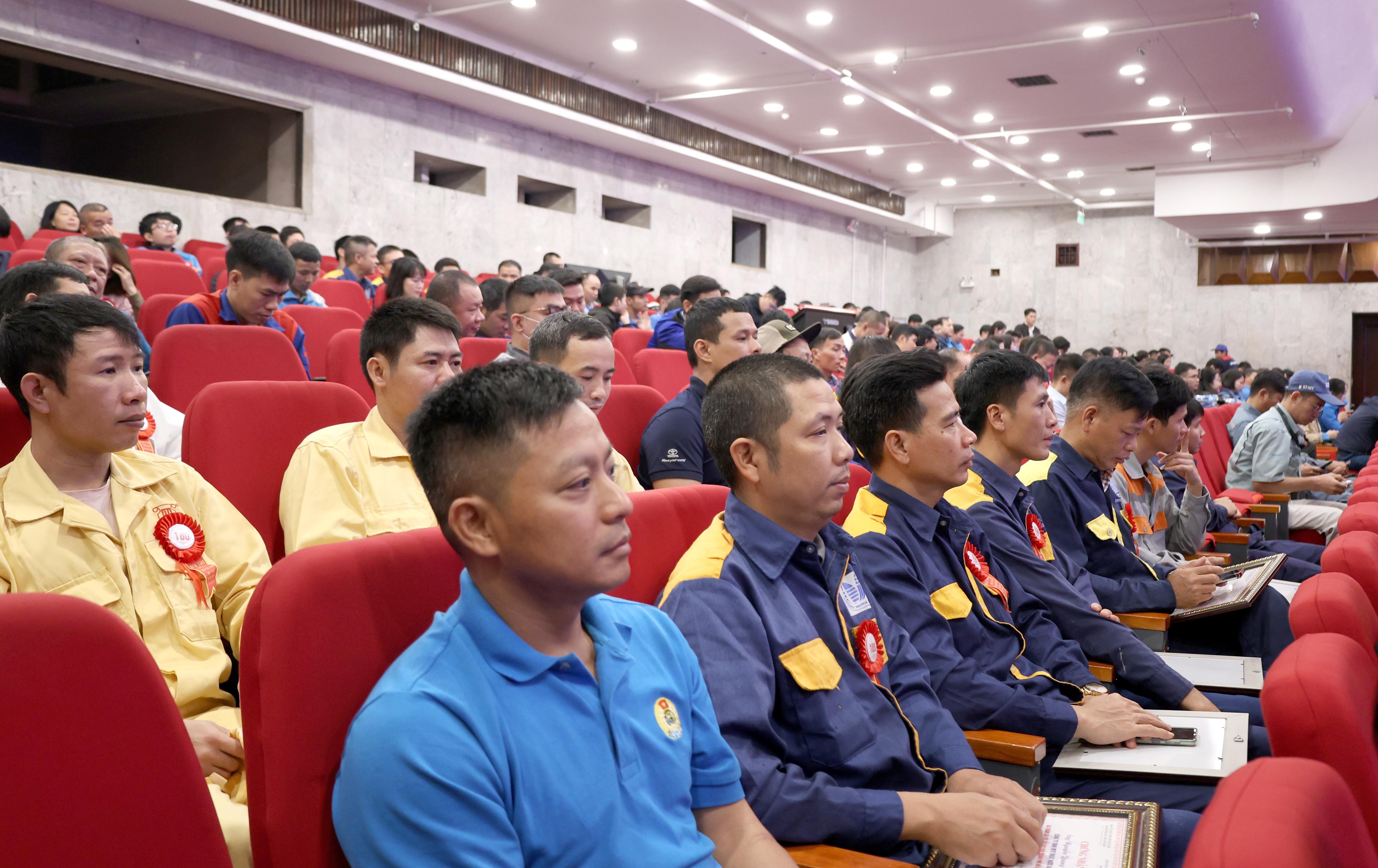 TRỰC TUYẾN: Lễ tuyên dương “Sáng kiến, sáng tạo trong công nhân, viên chức, lao động Thủ đô”