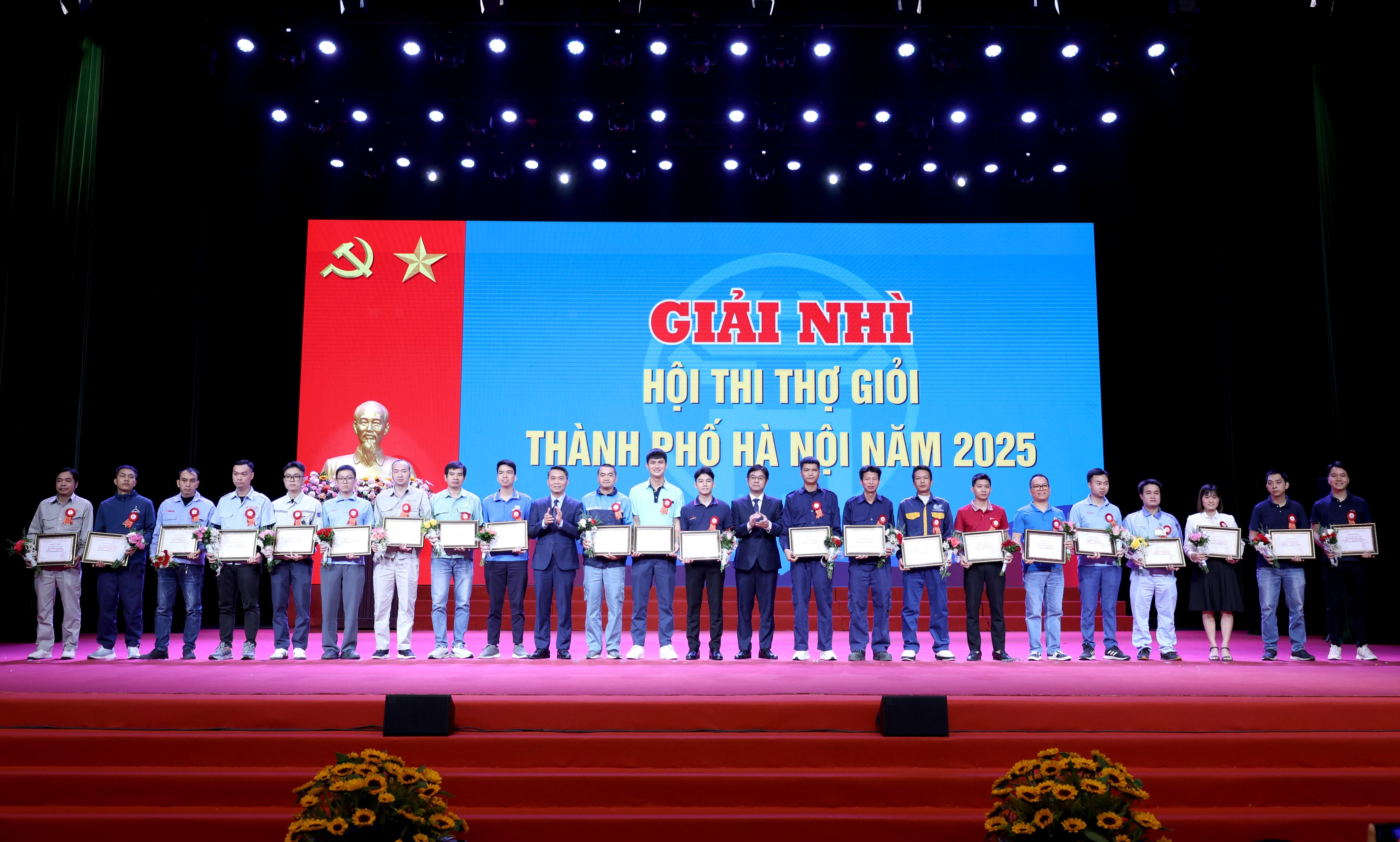 TRỰC TUYẾN: Lễ tuyên dương “Sáng kiến, sáng tạo trong công nhân, viên chức, lao động Thủ đô”