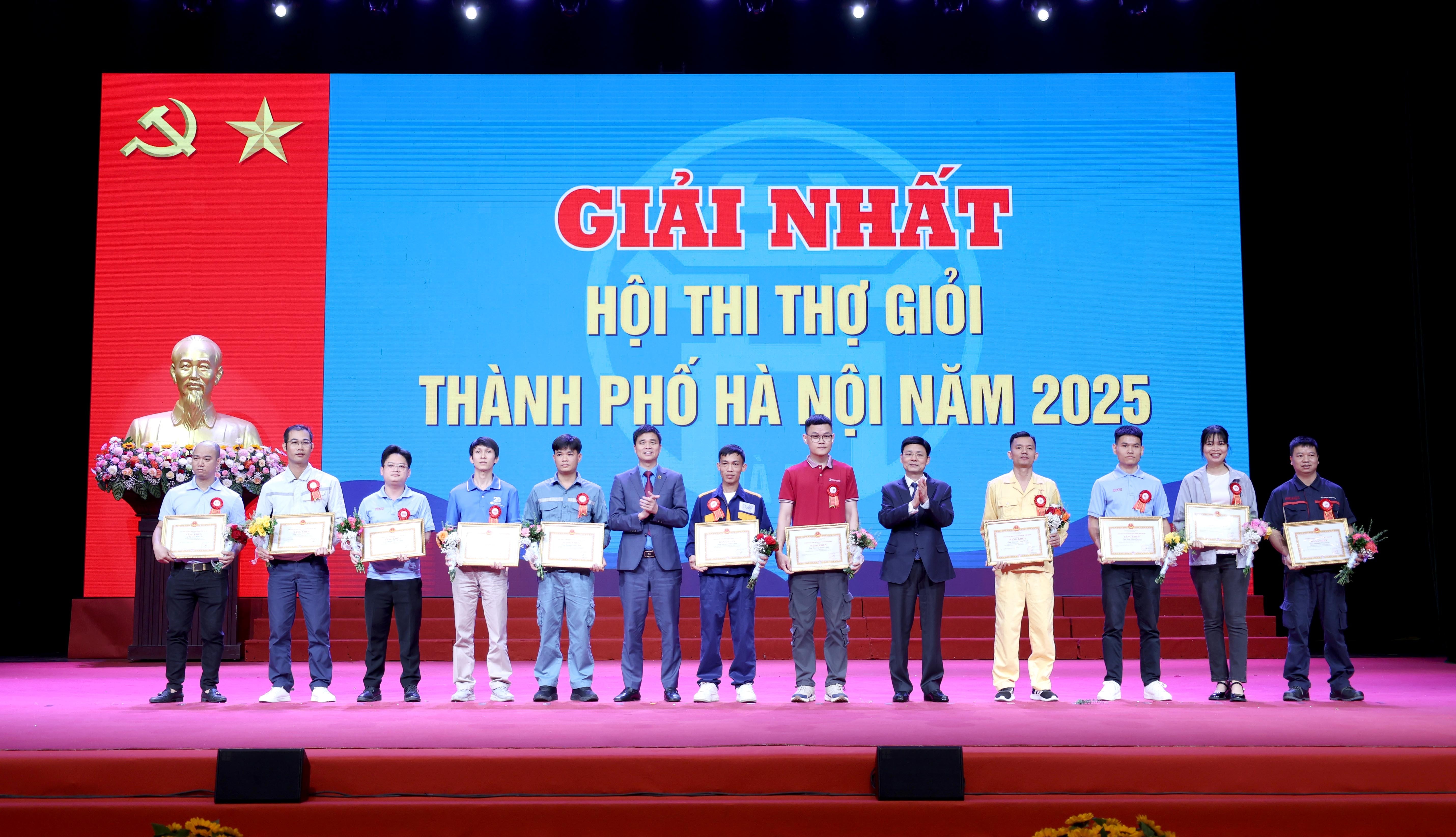 TRỰC TUYẾN: Lễ tuyên dương “Sáng kiến, sáng tạo trong công nhân, viên chức, lao động Thủ đô”