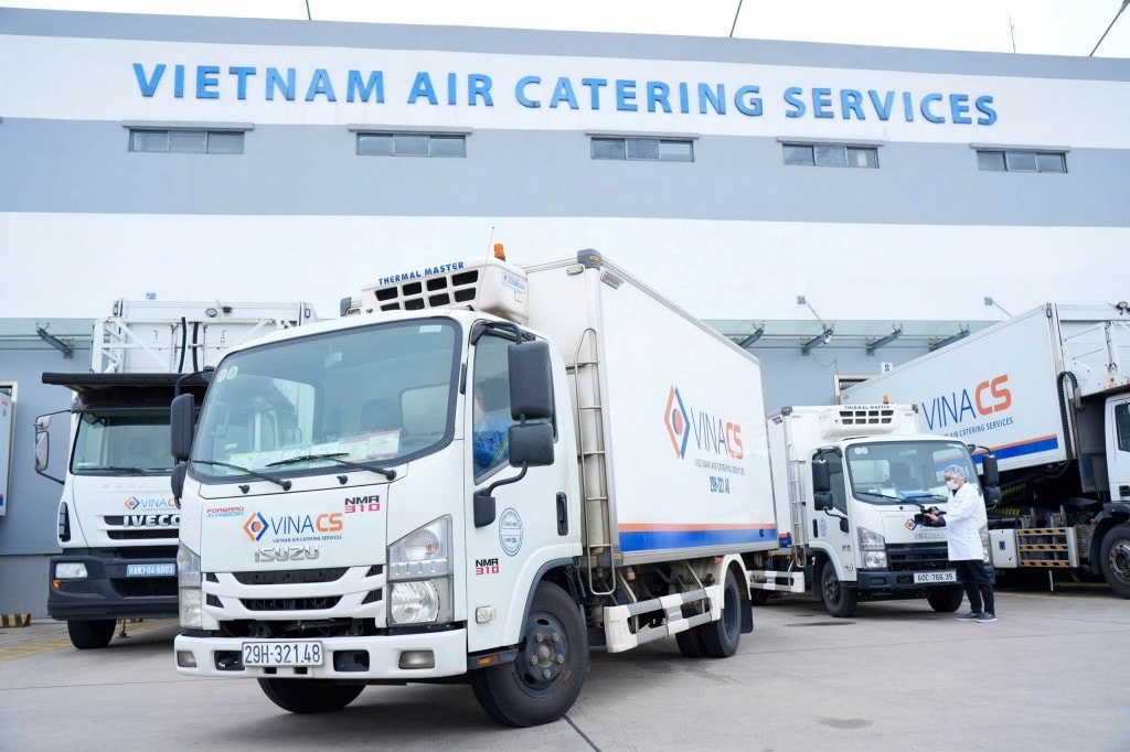 Hệ thống xe bảo ôn của VINACS vận chuyển suất ăn sẵn cho học sinh 3 trường Tiểu học Chi Đông, Phú Minh, Phú Cường