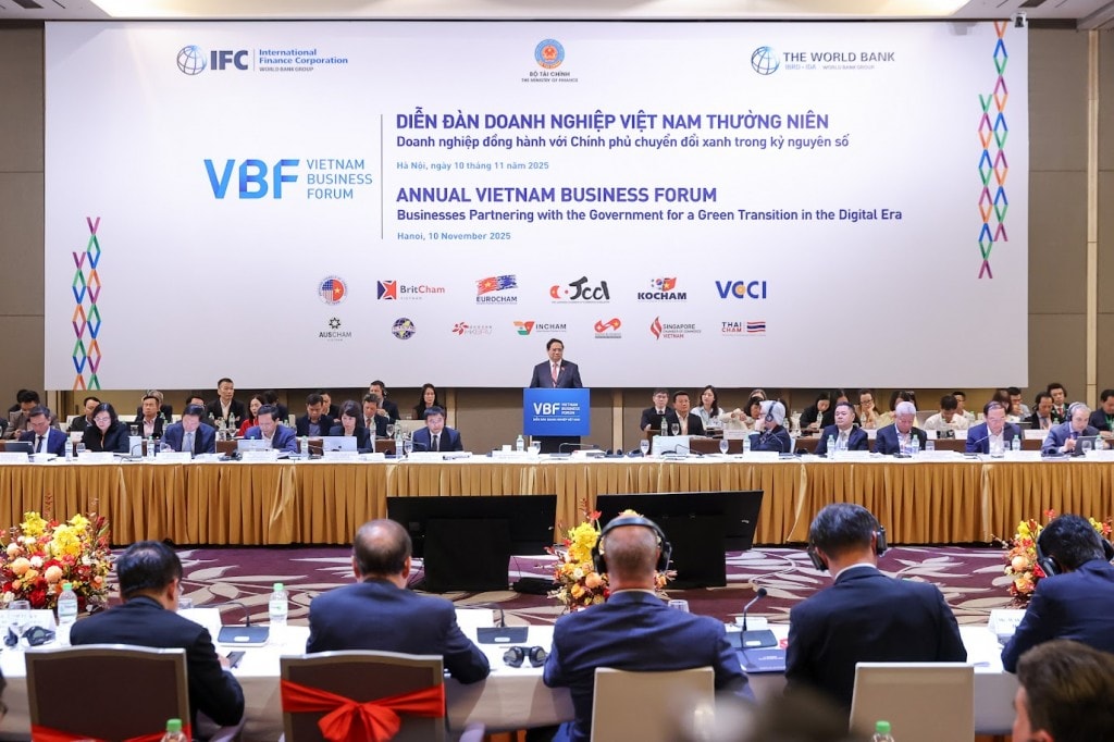Thủ tướng đề nghị cộng đồng doanh nghiệp cần nâng cao hơn nữa nhận thức, vai trò, trách nhiệm xã hội đối với các vấn đề về môi trường và tăng trưởng xanh - Ảnh: VGP/Nhật Bắc