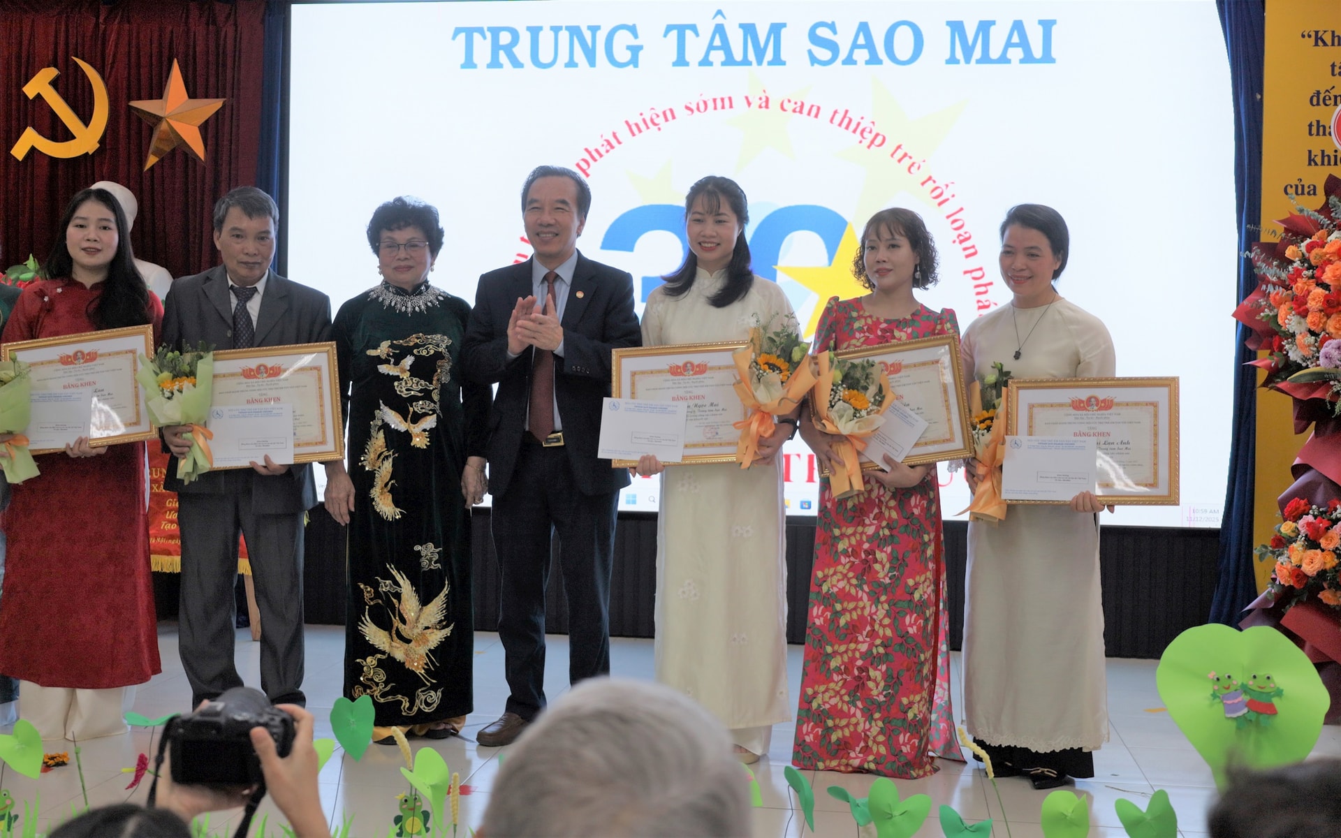 επαινώντας τους δασκάλους.jpg