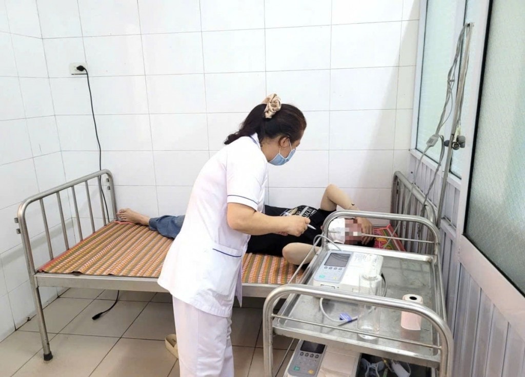 Nhiều công nhân đang được điều trị tích cực tại trung tâm y tế (Ảnh: Sở Y tế)