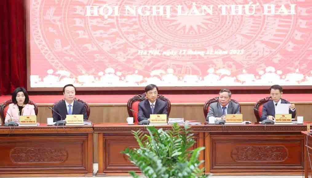 Các đồng chí Thường trực Thành ủy chủ trì hội nghị