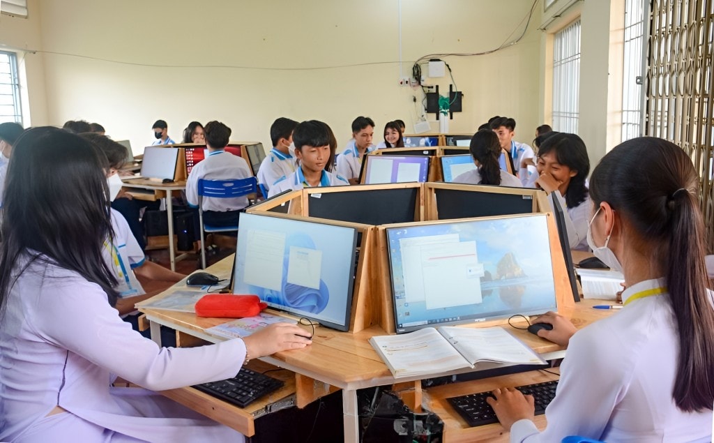 Nhiều trường trong tỉnh được đầu tư cơ sở vật chất, góp phần nâng cao chất lượng dạy và học. (Ảnh: Trường THPT Đầm Dơi