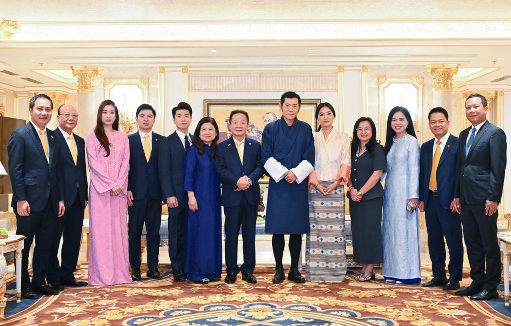 Quốc vương Bhutan Jigme Khesar Namgyel Wangchuck cùng Hoàng hậu trong chuyến thăm, làm việc tại Tập đoàn T&T Group tháng 8/2025.