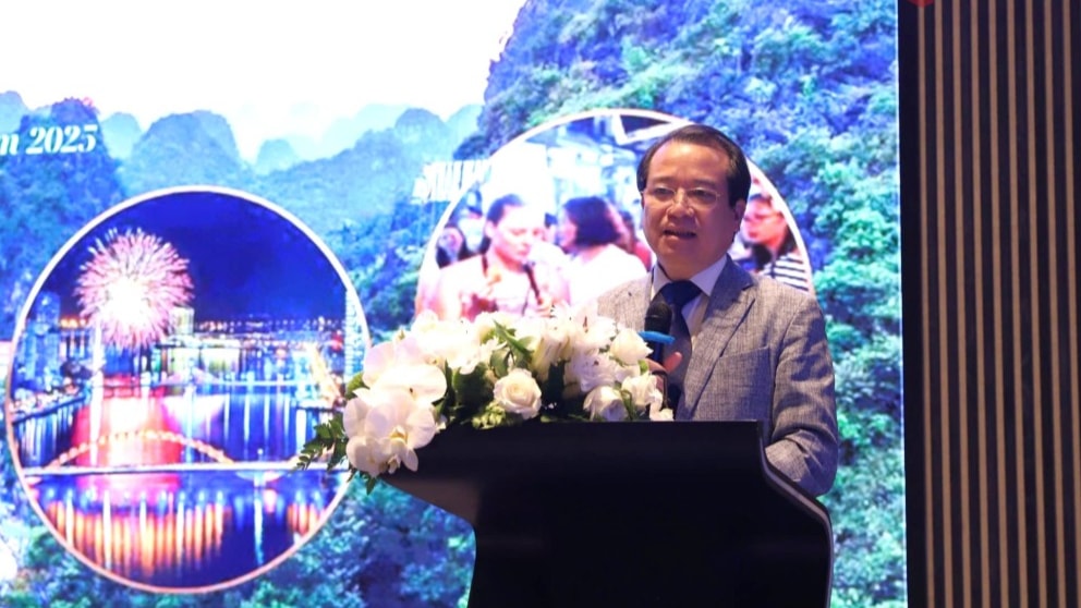 TS. Hà Văn Siêu, Phó Cục trưởng Cục Du lịch Quốc gia Việt Nam phát biểu tại Hội thảo