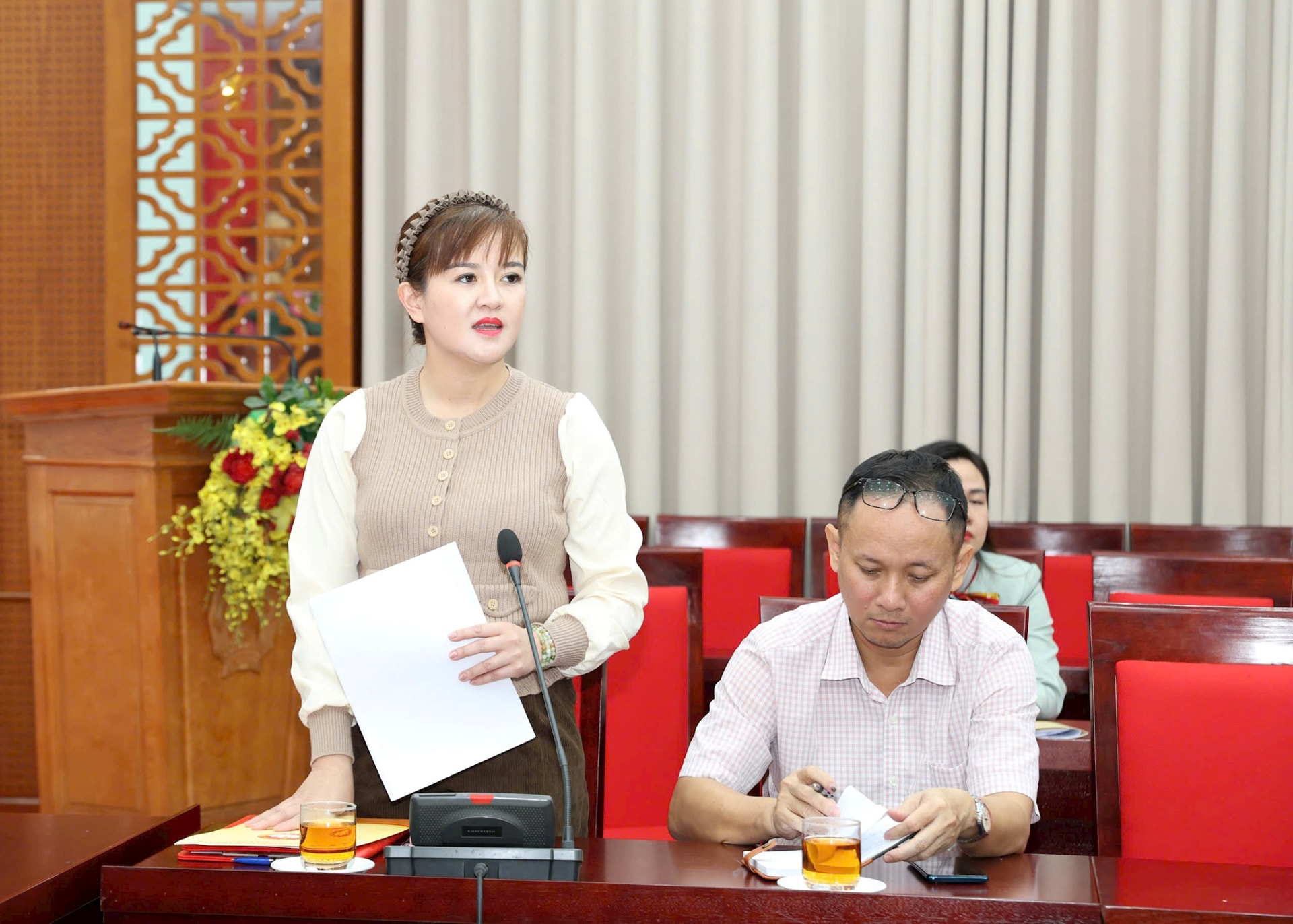 Trưởng ban Tuyên giáo và Công tác xã hội Hoàng Thu Hồng thông tin tại họp báo. Ảnh: P