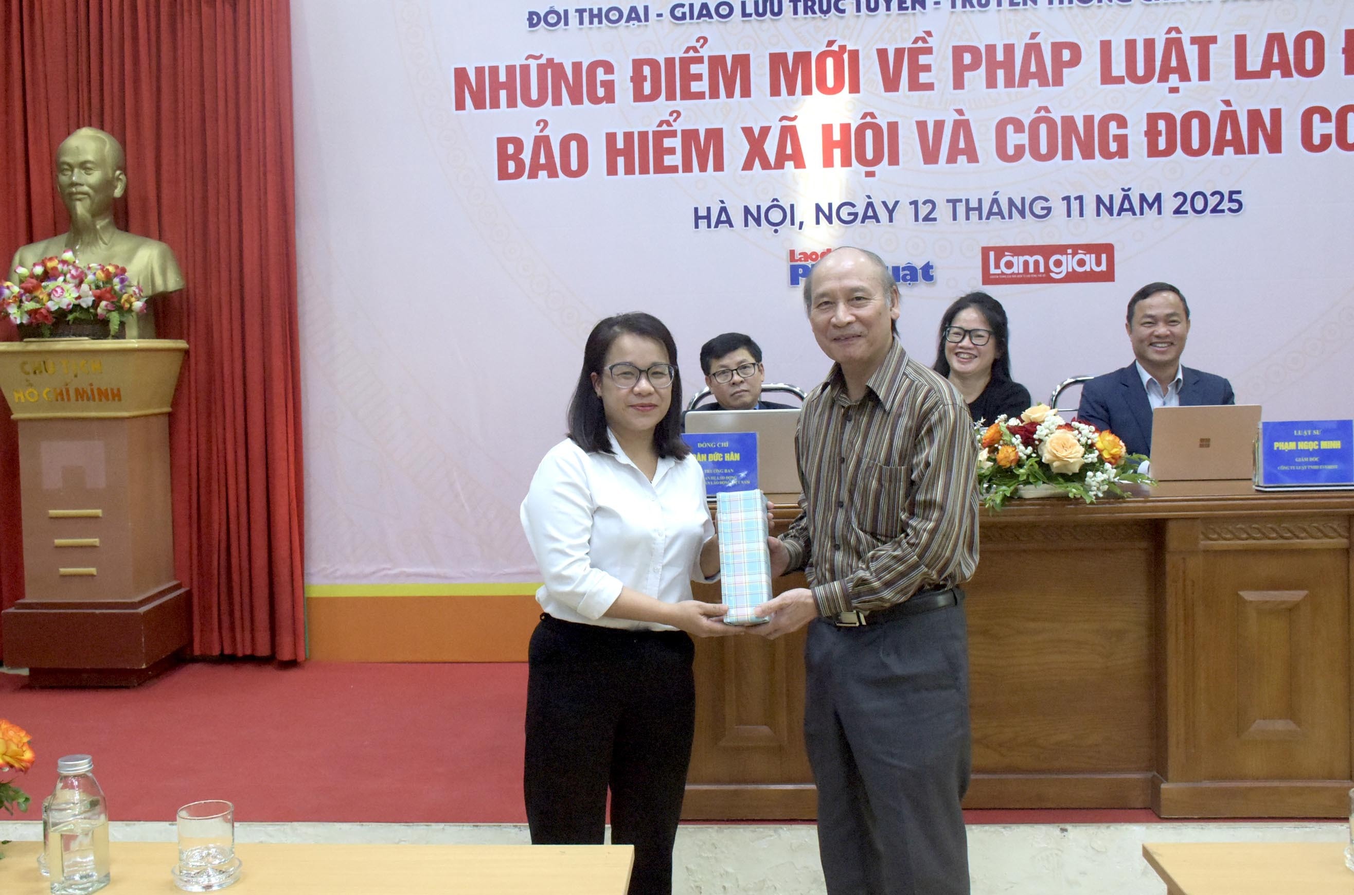 ĐANG TRỰC TUYẾN: Những điểm mới về pháp luật lao động, bảo hiểm xã hội và Công đoàn cơ sở
