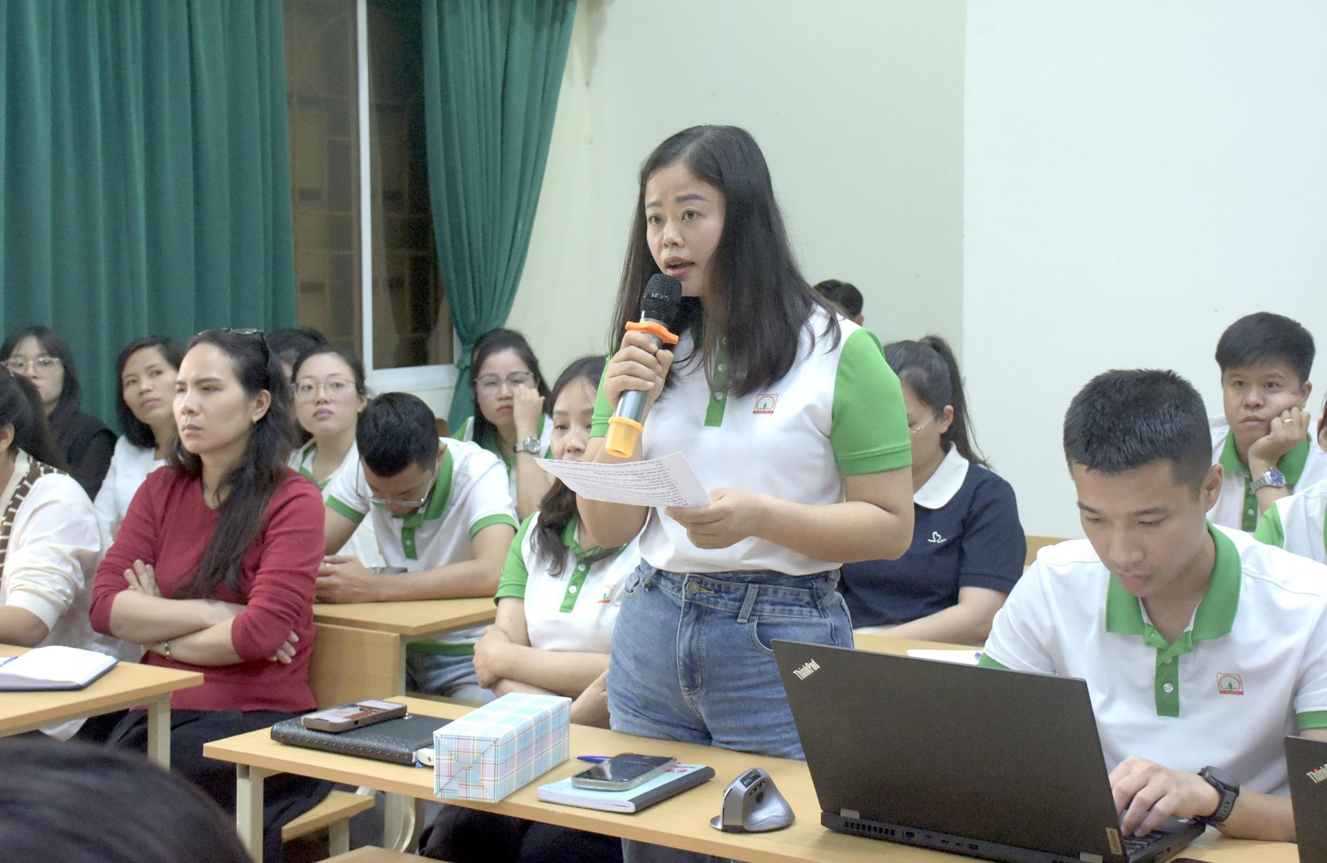 TRỰC TUYẾN HÌNH ẢNH: Giải đáp chính sách về pháp luật lao động, BHXH và Công đoàn cơ sở