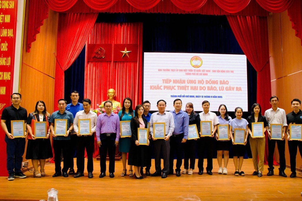 Ủy ban Mặt trận Tổ quốc Việt Nam TP Hồ Chí Minh đã tiếp nhận hơn 4 tỷ đồng từ các doanh nghiệp và đơn vị trên địa bàn