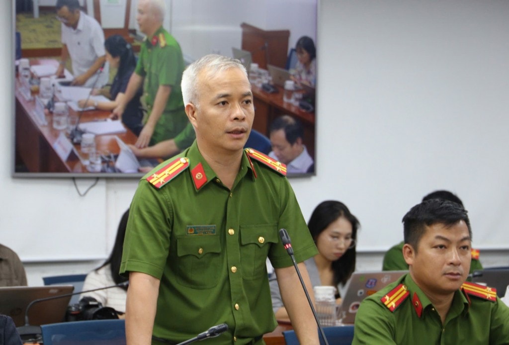 Thượng tá Nguyễn Văn Tùng - Phó trưởng Phòng Cảnh sát PCCC và CNCH (PC07), Công an TP Hồ Chí Minh thông tin tại buổi họp báo