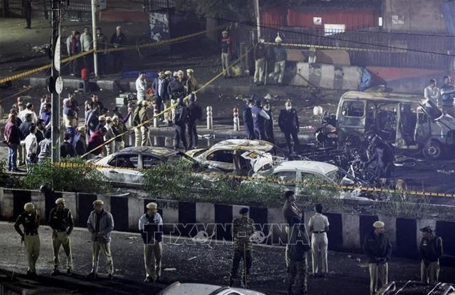 Hiện trường vụ nổ gần Pháo đài Đỏ ở thủ đô New Delhi, Ấn Độ. (Ảnh: ANI/TTXVN)