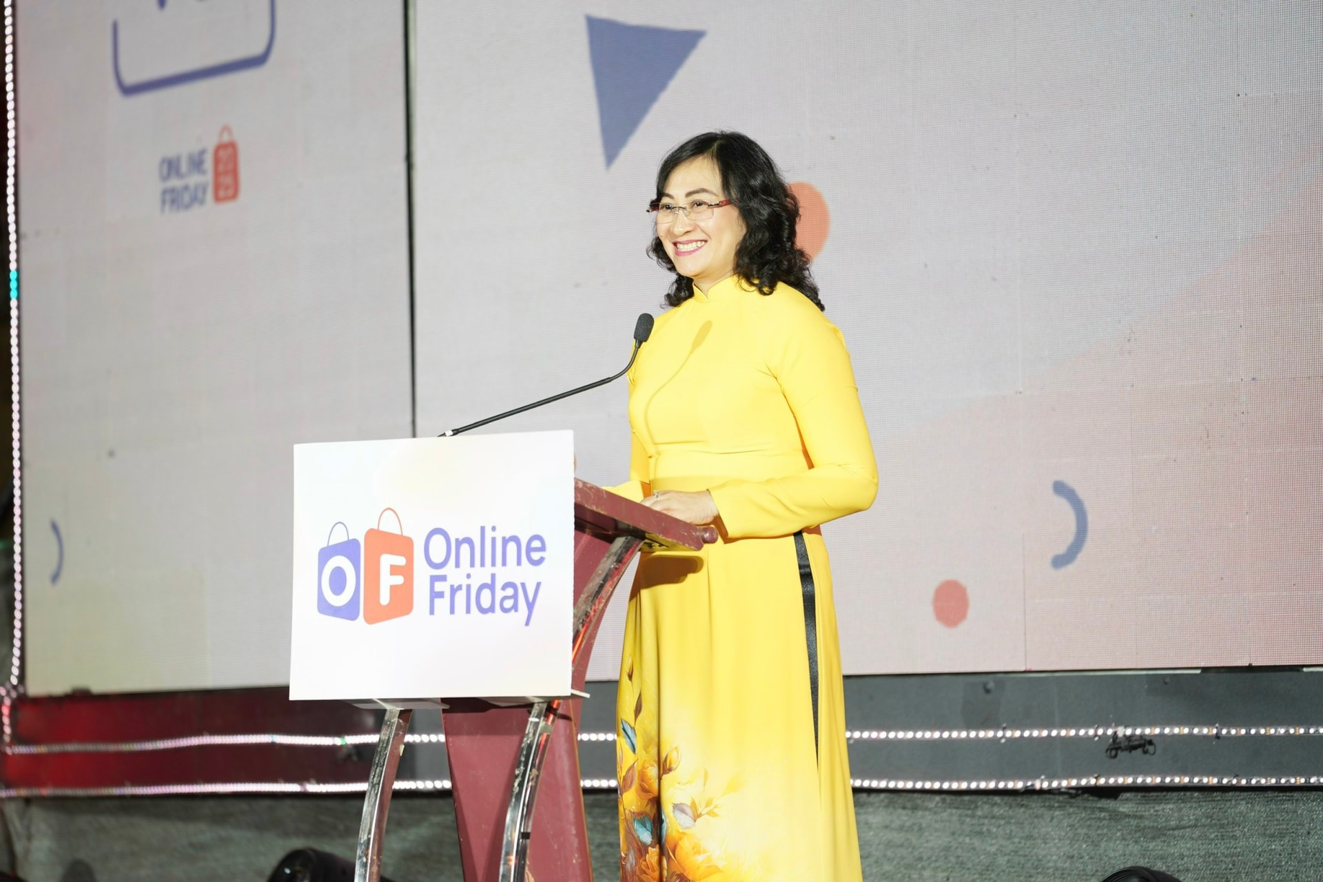 وزیر صنعت و تجارت.jpg