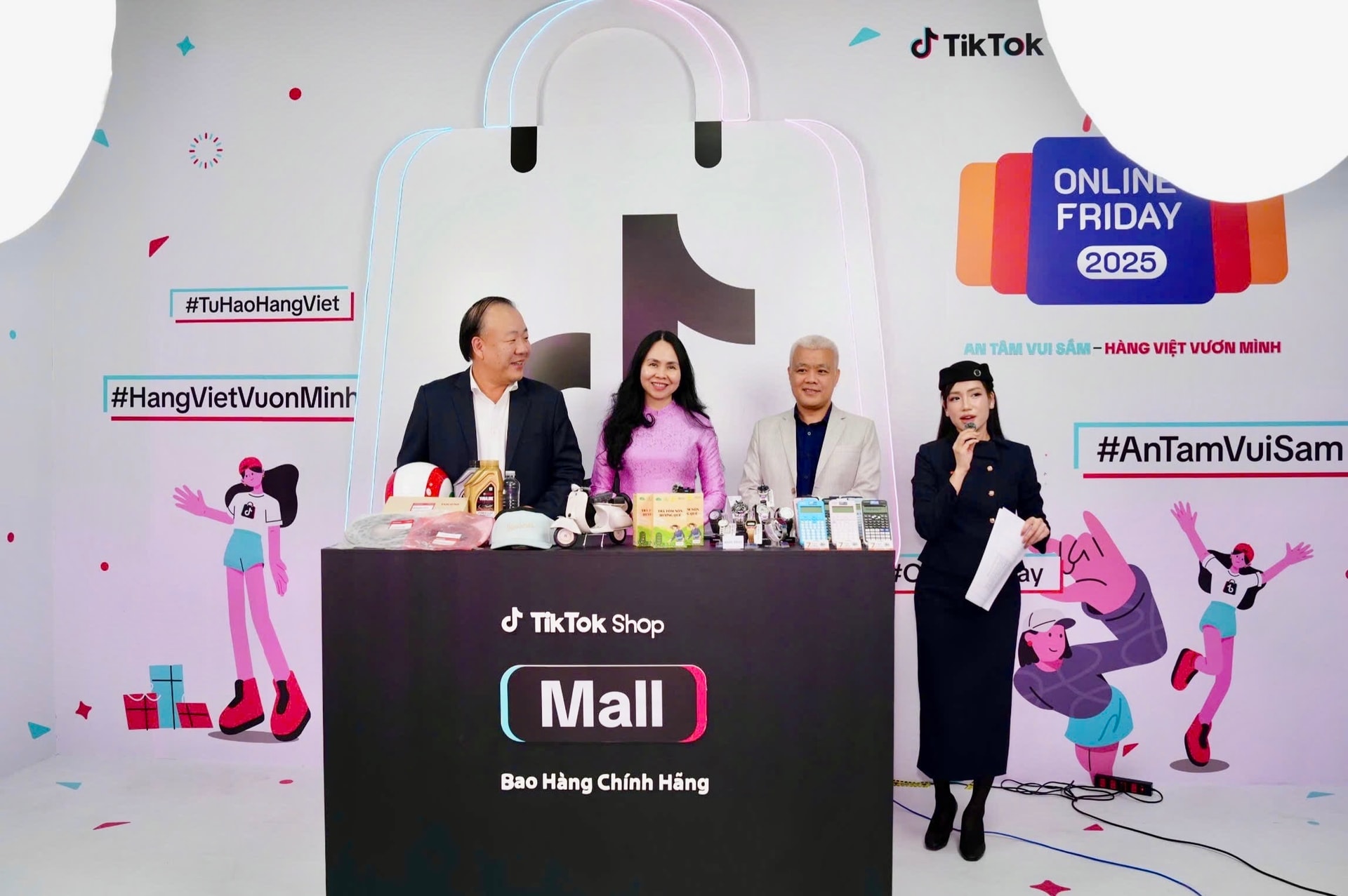 Các gian hàng tại sự kiện. Ảnh: Phương Thảo