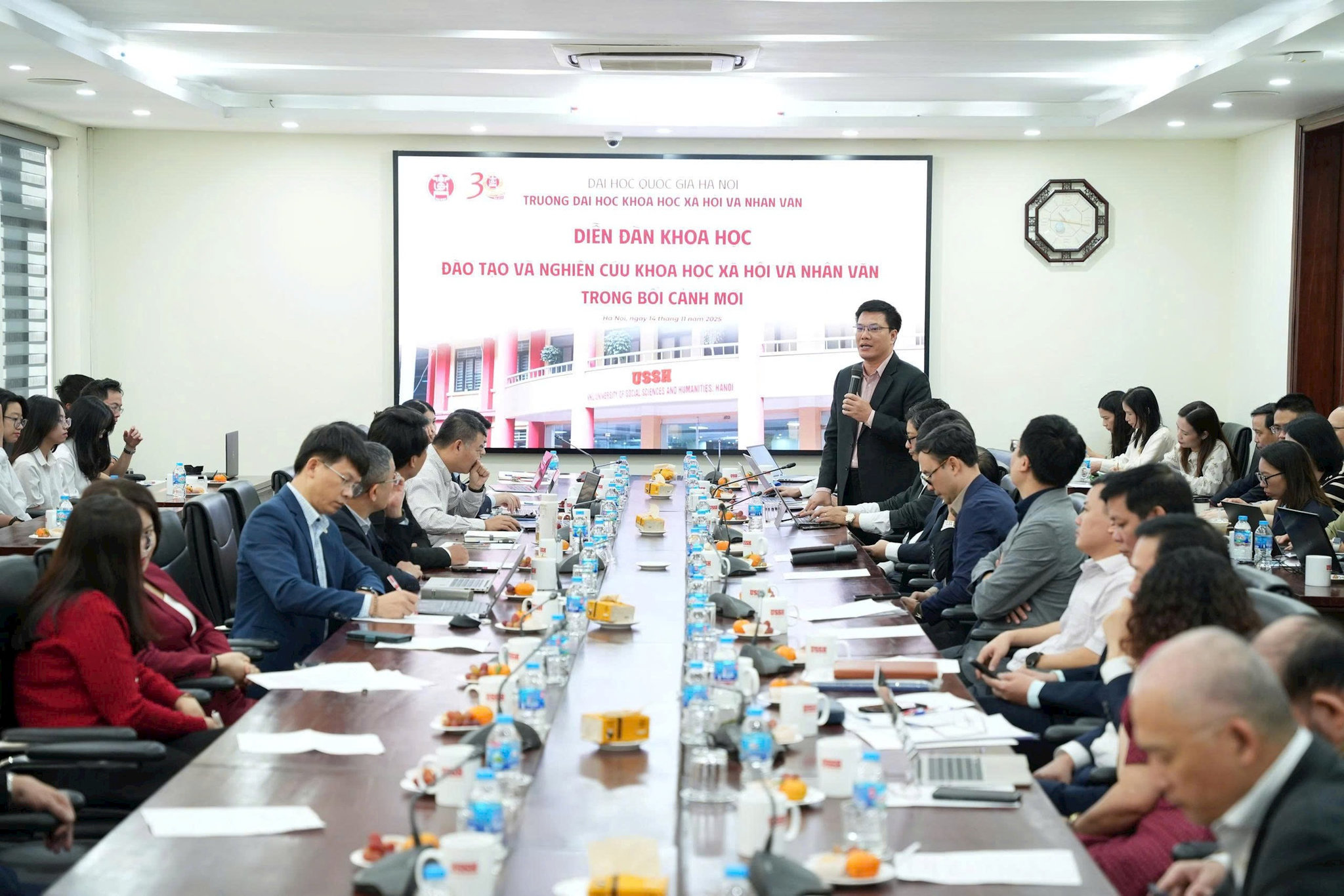 1411-dien-dan-khxh2.jpg