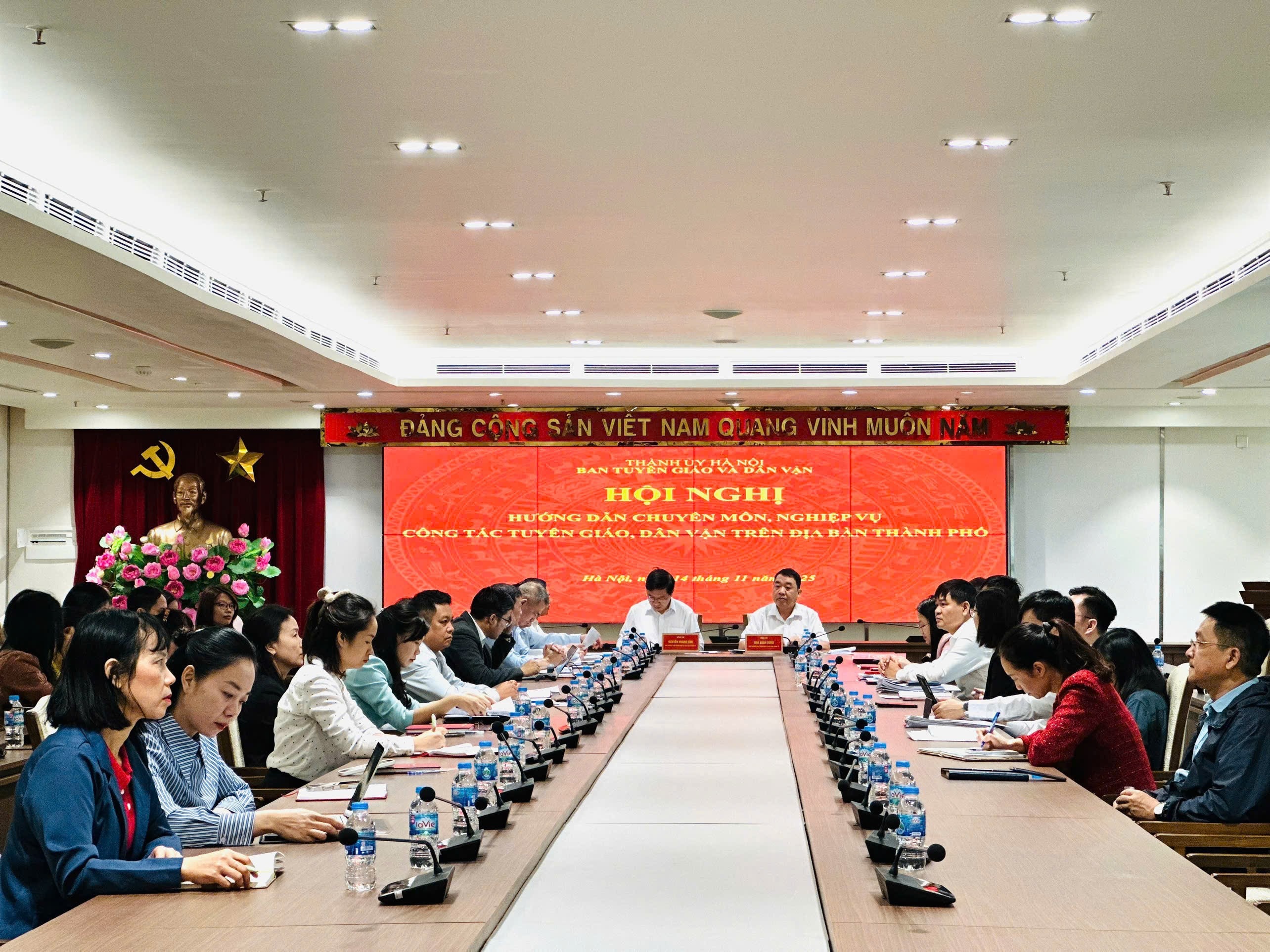 Quang cảnh hội nghị