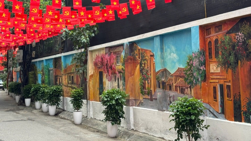 Hàng cây hạnh phúc xanh mướt 