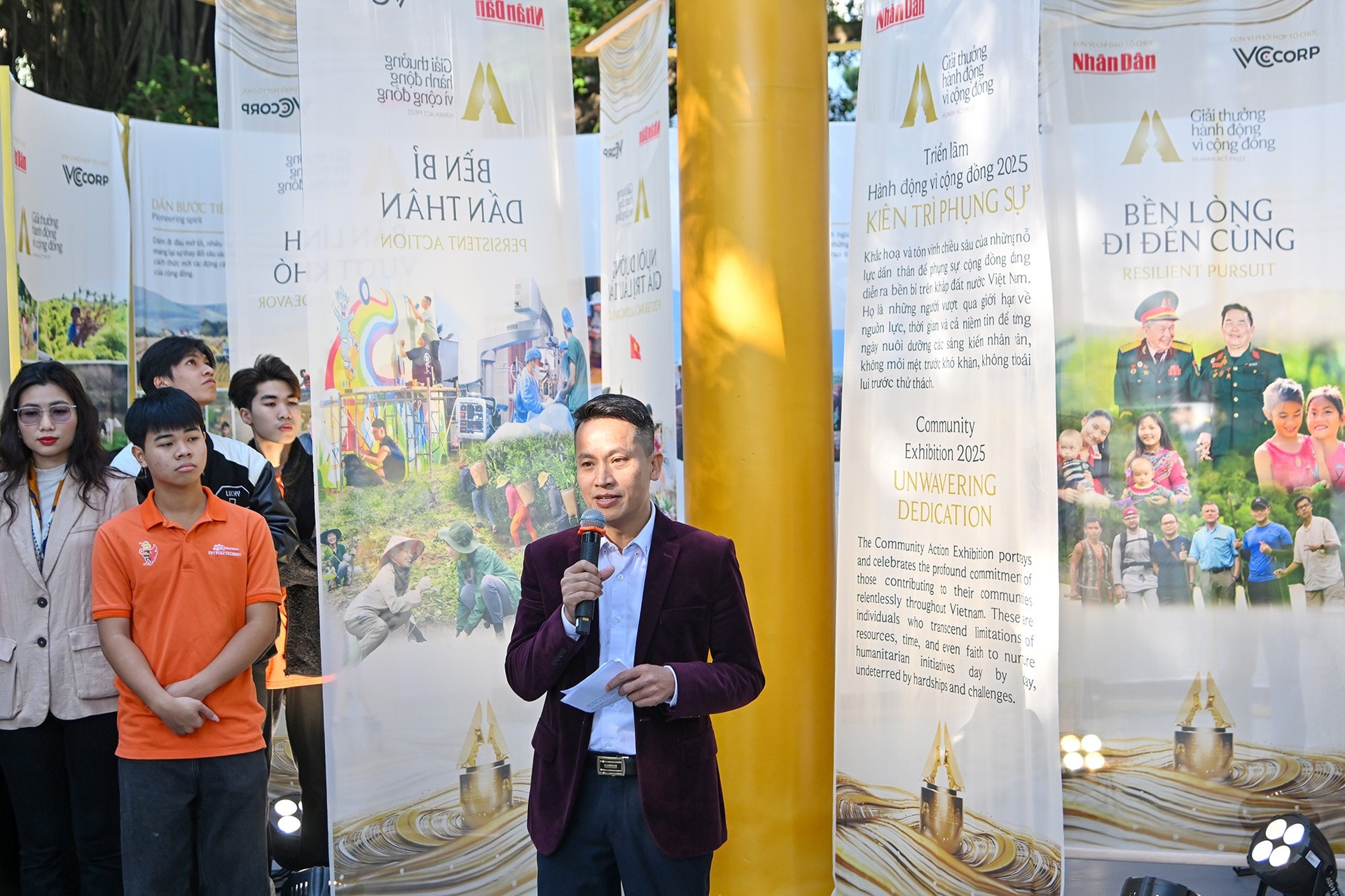 ពានរង្វាន់សកម្មភាពសហគមន៍ Bui Ngoc Hai.jpg