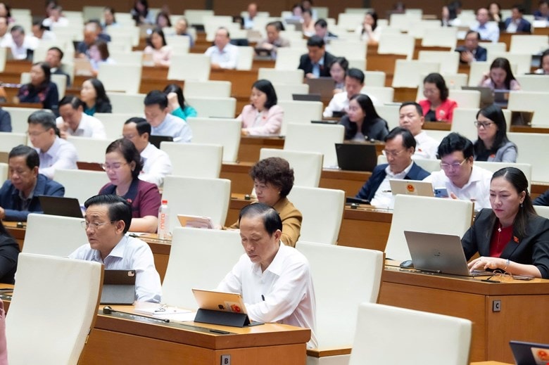 Delegáti Národního shromáždění jednali v sále odpoledne 17. listopadu. Foto: Quochoi.v