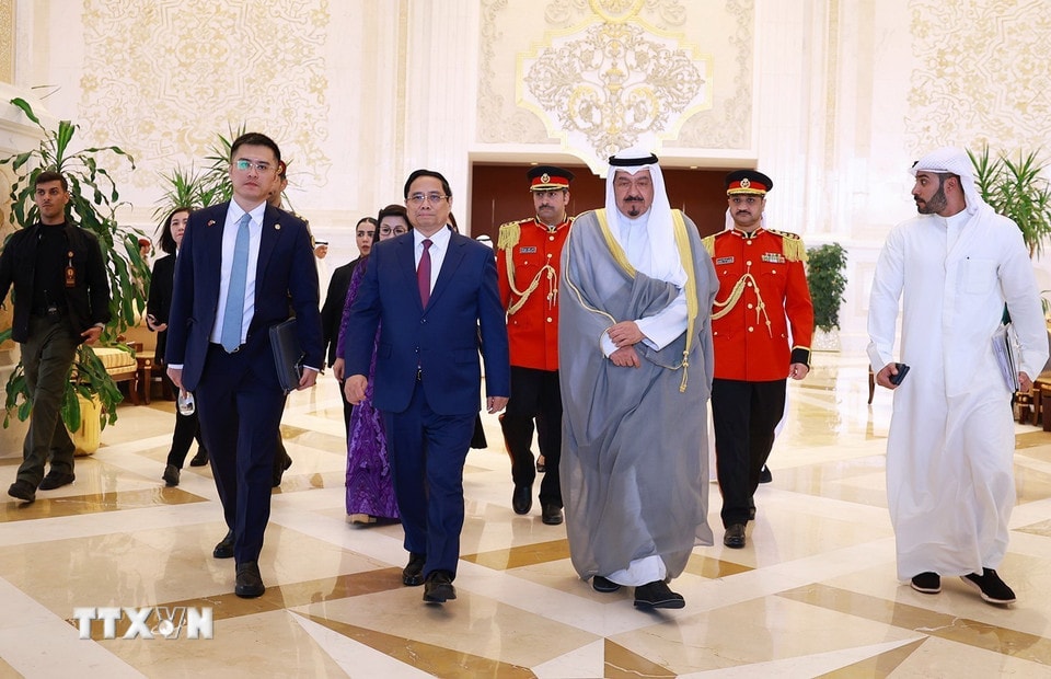 Thủ tướng Phạm Minh Chính và Thủ tướng Nhà nước Kuwait Sheikh Ahmad Abdullah Al-Ahmad Al Sabah. (Ảnh: Dương Giang/TTXVN)