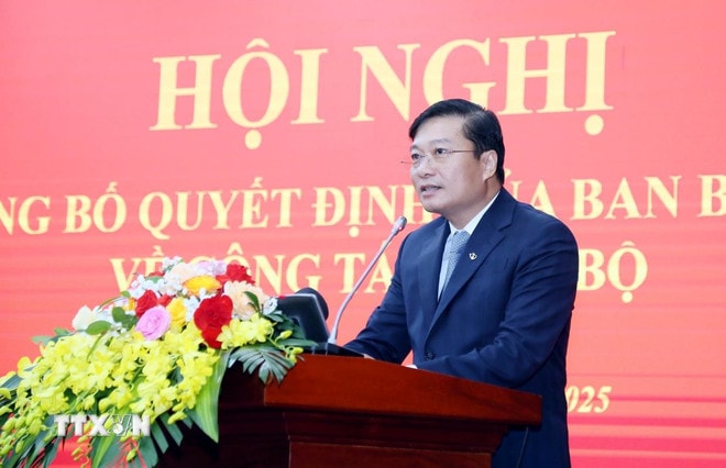 ttxvn-dong-chi-le-hong-vinh-giu-chuc-pho-bi-thu-tinh-uy-quang-tri-17-2.jpg