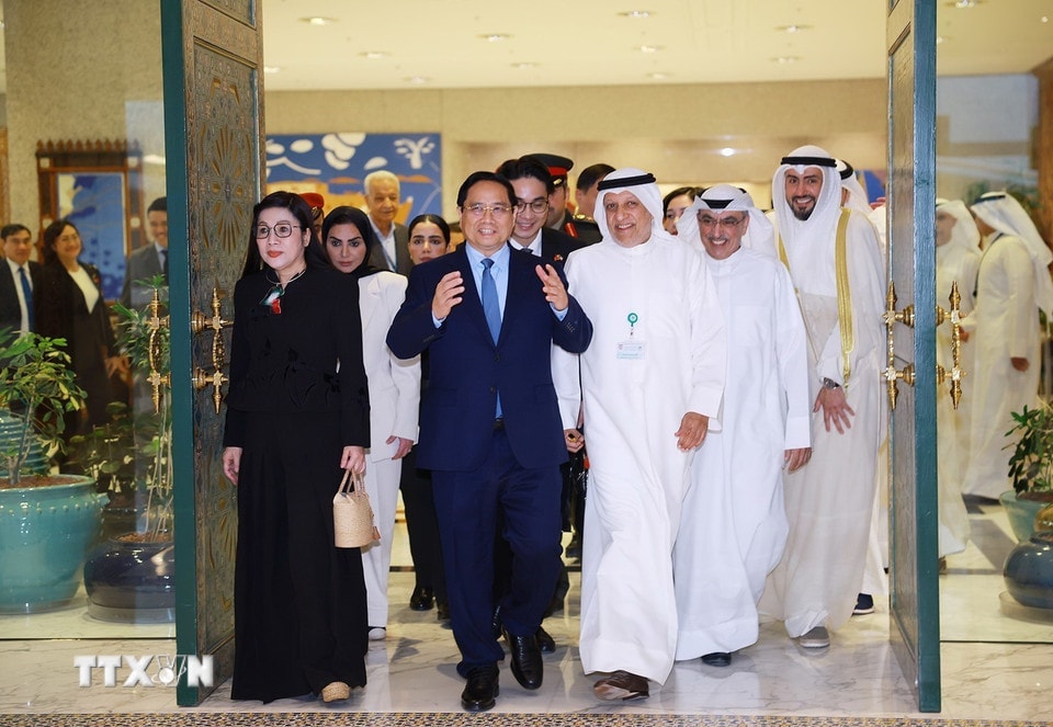 Thủ tướng Phạm Minh Chính và Phu nhân thăm Tòa nhà Di sản văn hóa Arab. (Ảnh: Dương Giang/TTXVN)